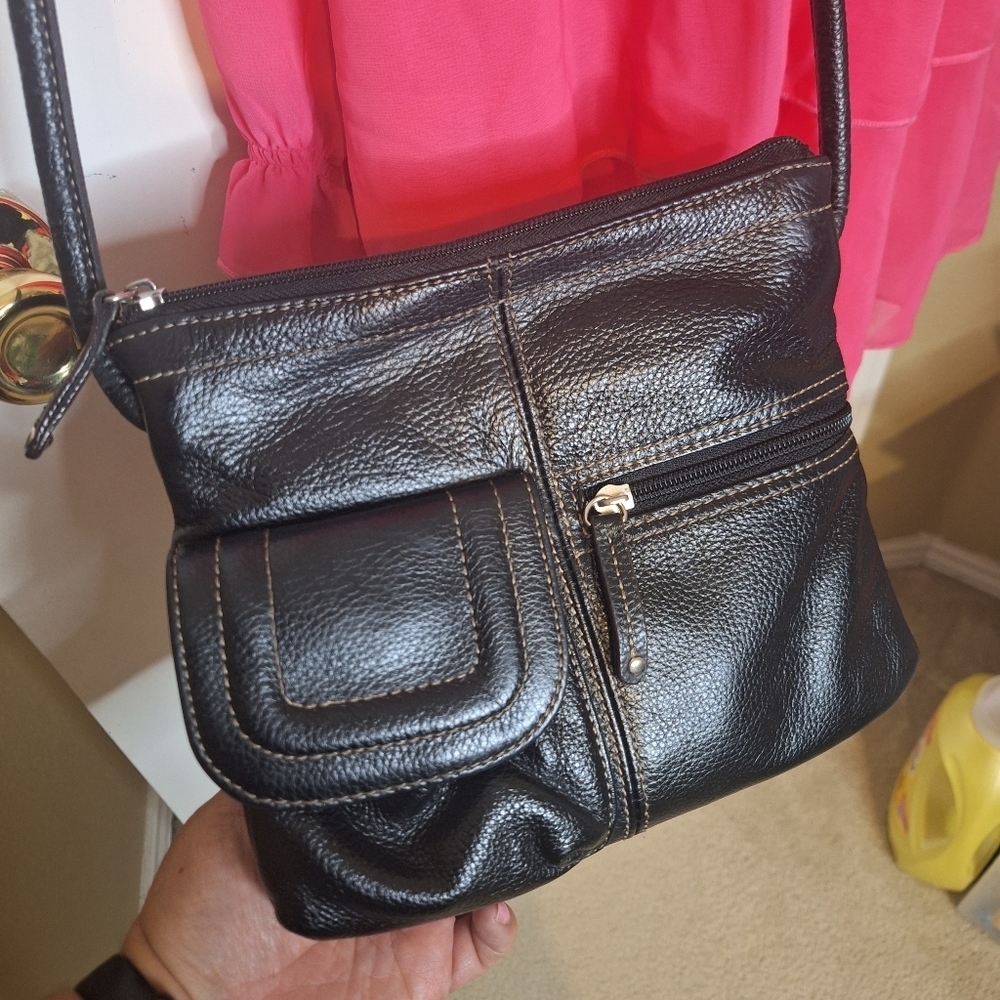 Tignanello Black Leather Organizer Crossbody Handbag - Picture 2 of 8
